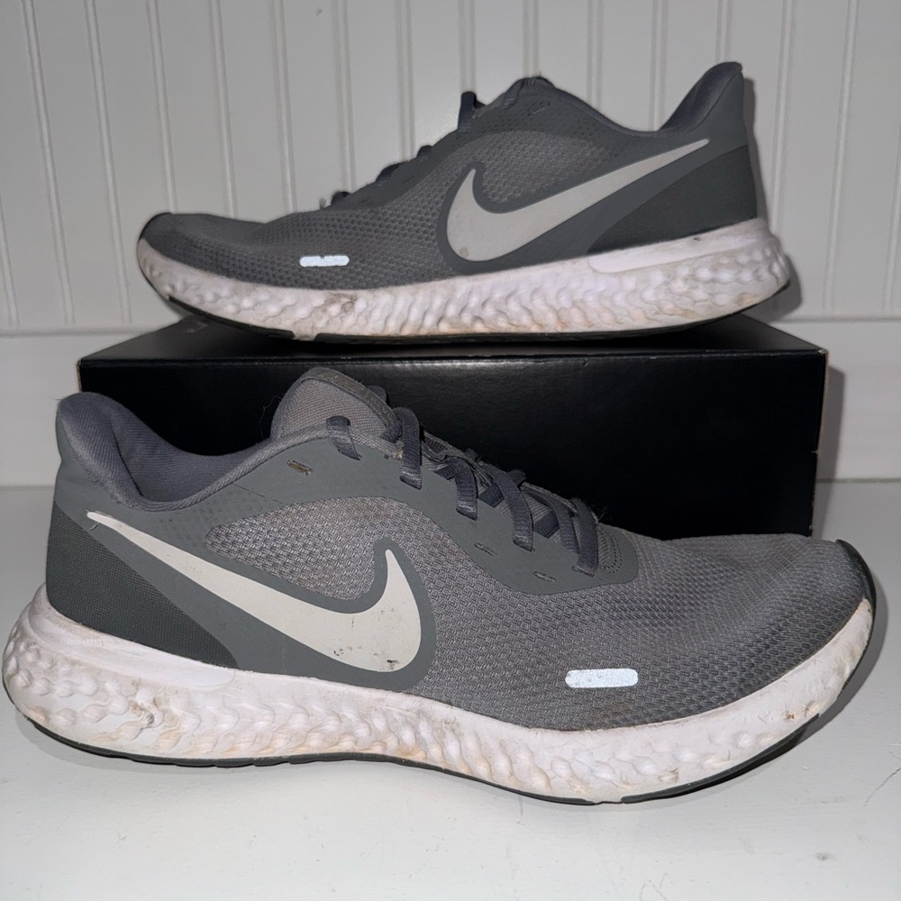 Nike Revolution 5 'Cool Grey' - Size 10